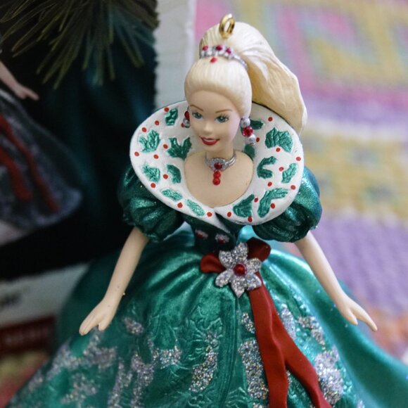 Vintage 1995 NEW IN BOX "Holiday Barbie" Hallmark Keepsake Ornament - Picture 5 of 9